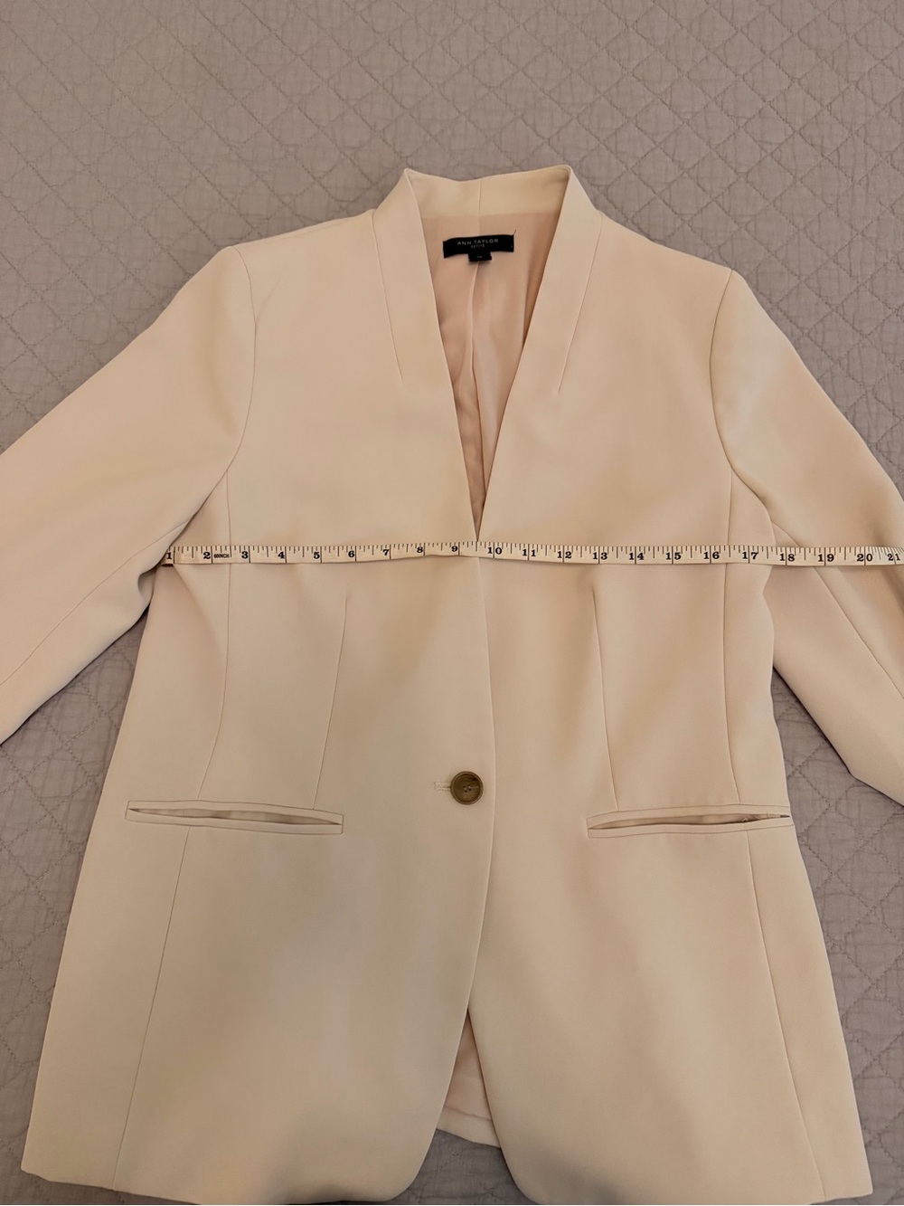 Ann Taylor Crepe Collarless Suit Jacket and Pants 10P - Picture 4 of 9